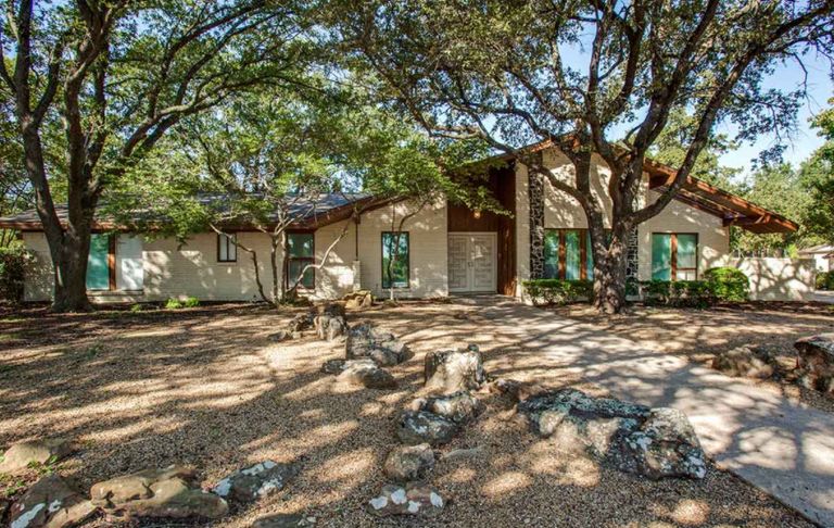 Avalon Memory Care - Hughes Circle, Dallas, TX 1