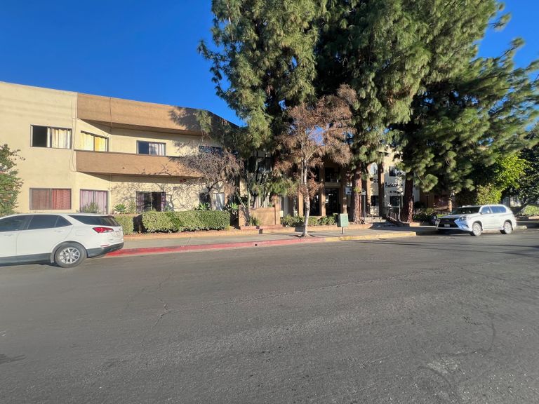 Ambassador Garden, Reseda, CA 3