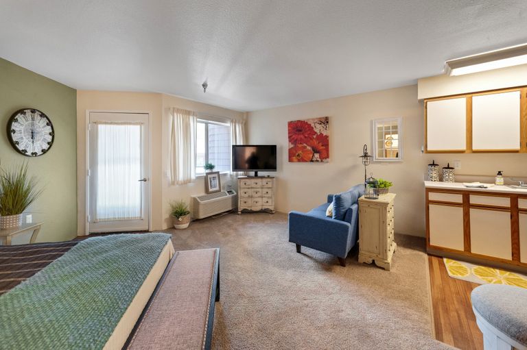 Independence Village Of Des Moines, Des Moines, IA 3