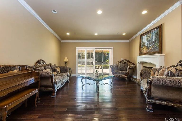 Chateau Le Petite III, Woodland Hills, CA 2