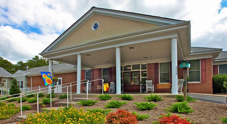 Commonwealth Senior Living at Gloucester House, Gloucester, VA 2