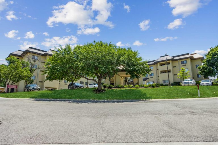Overland Park Place, Overland Park, KS 1