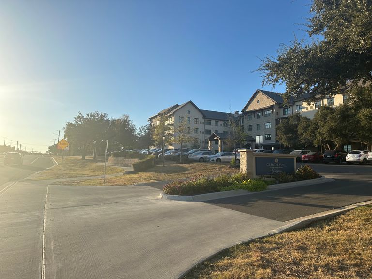 Grand Living at Georgetown, Georgetown, TX 3