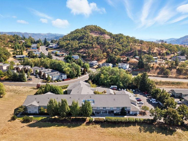 Oak Park Senior Living by Cogir, Roseburg, OR 2