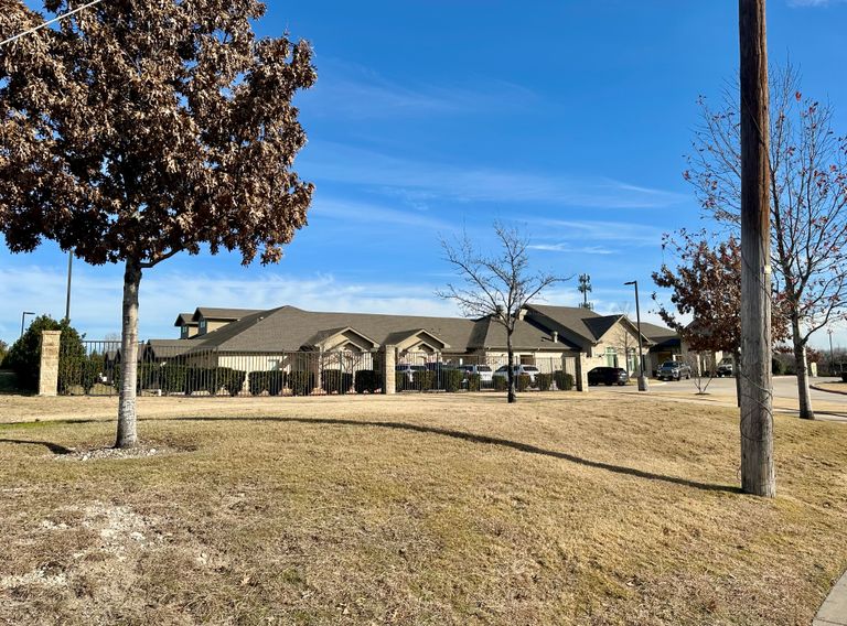 Colonial Oaks Senior Living at Campbell Park, Garland, TX 3